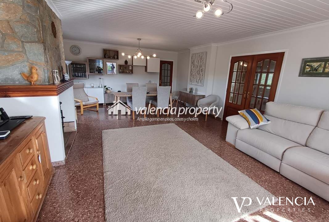 properties in valencia villa finca house sale
